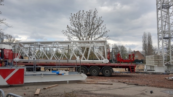 Plaatsing torenkraan, werf domein Hernieuwenburg, april 2021