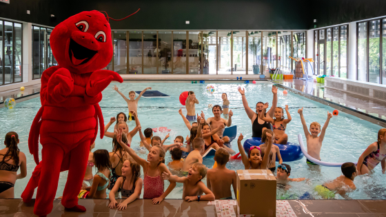 Feest in zwembad Sportcentrum Hernieuwenburg